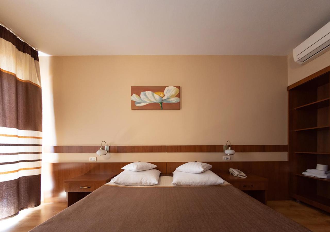 Hotel Crisana Arad Exterior photo