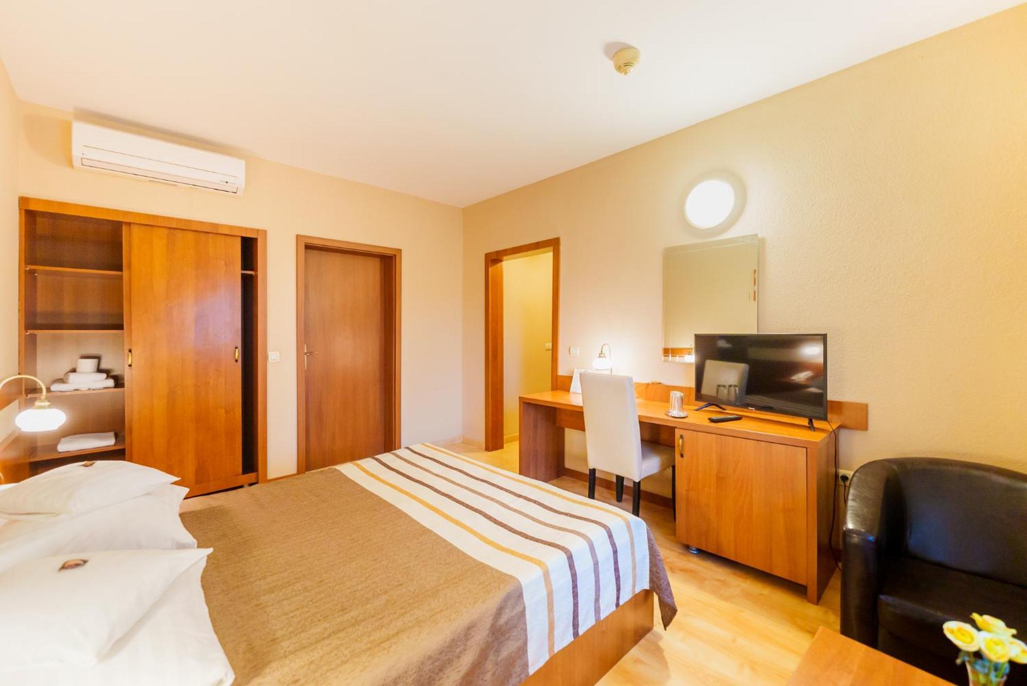 Hotel Crisana Arad Exterior photo
