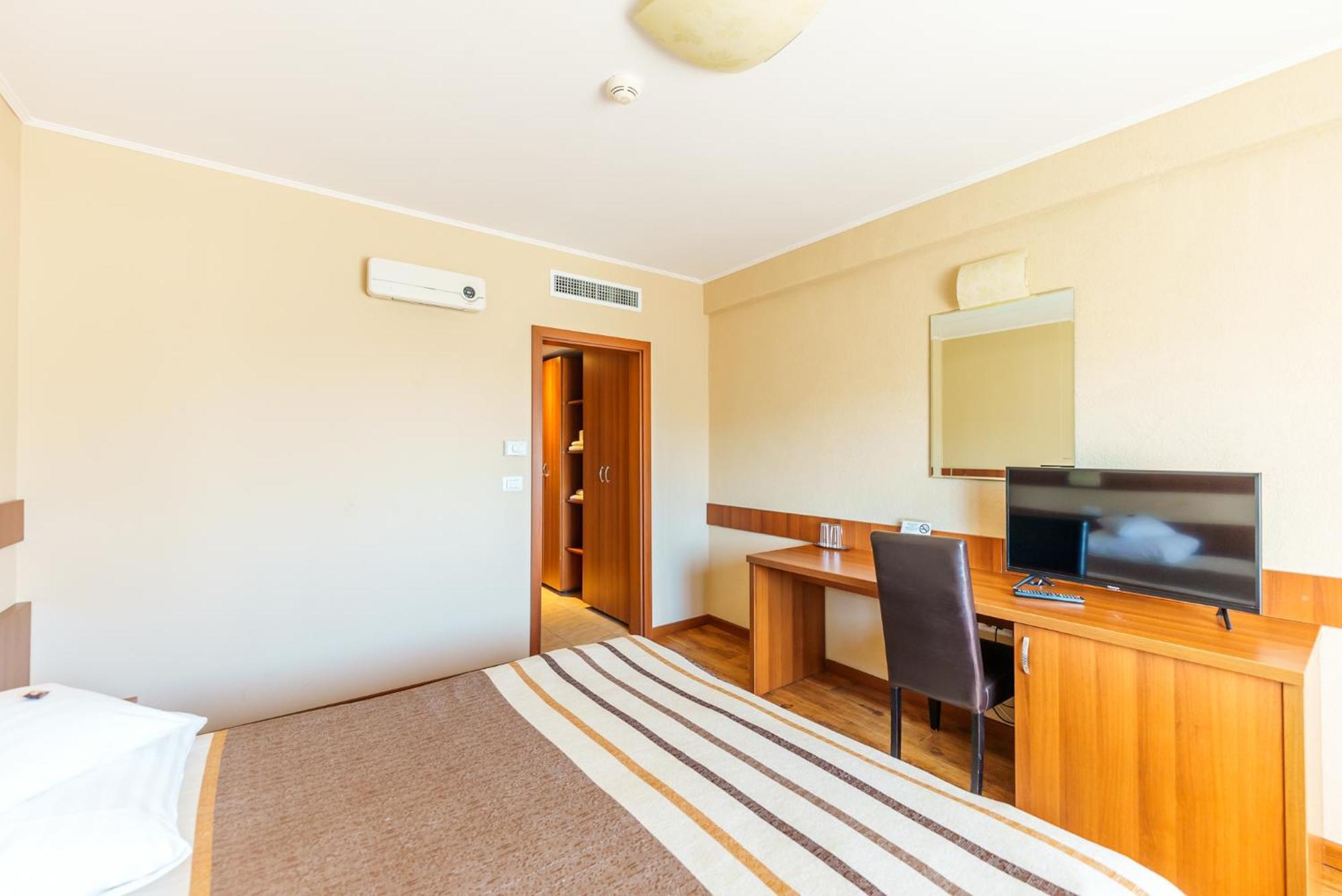 Hotel Crisana Arad Exterior photo